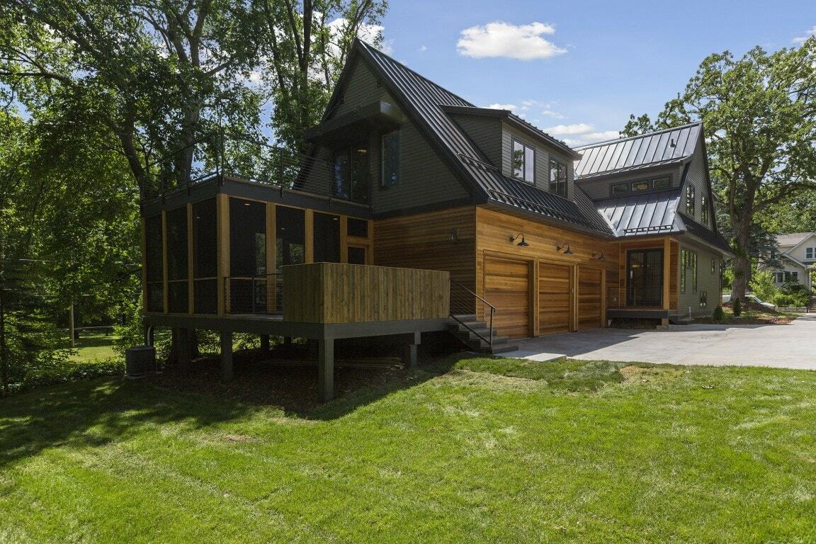 Exterior view of the screen porch