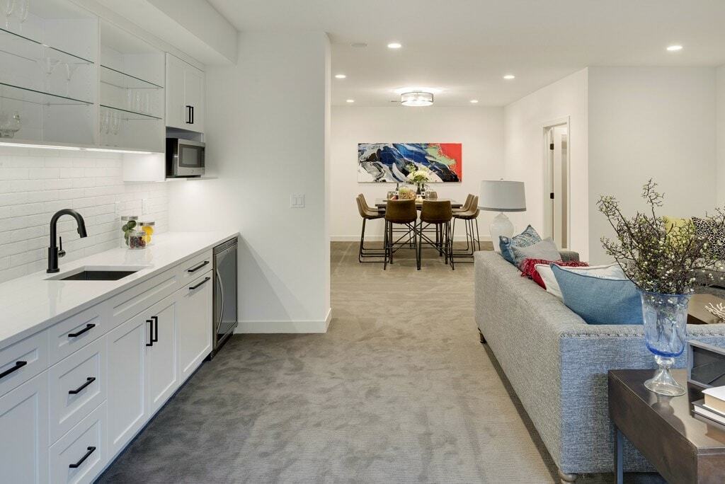 Wet bar and lounge area