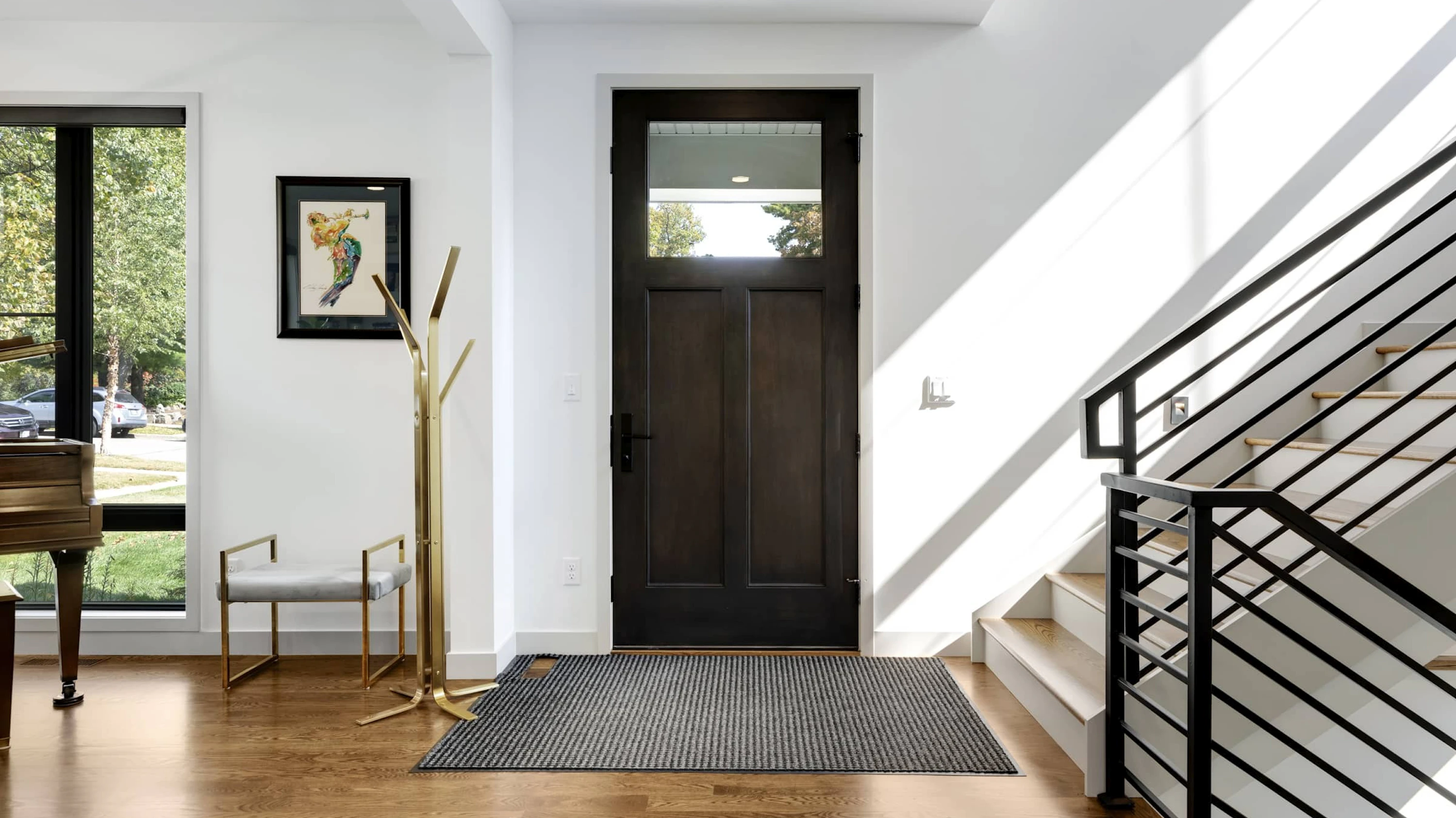 Transitional home entrance