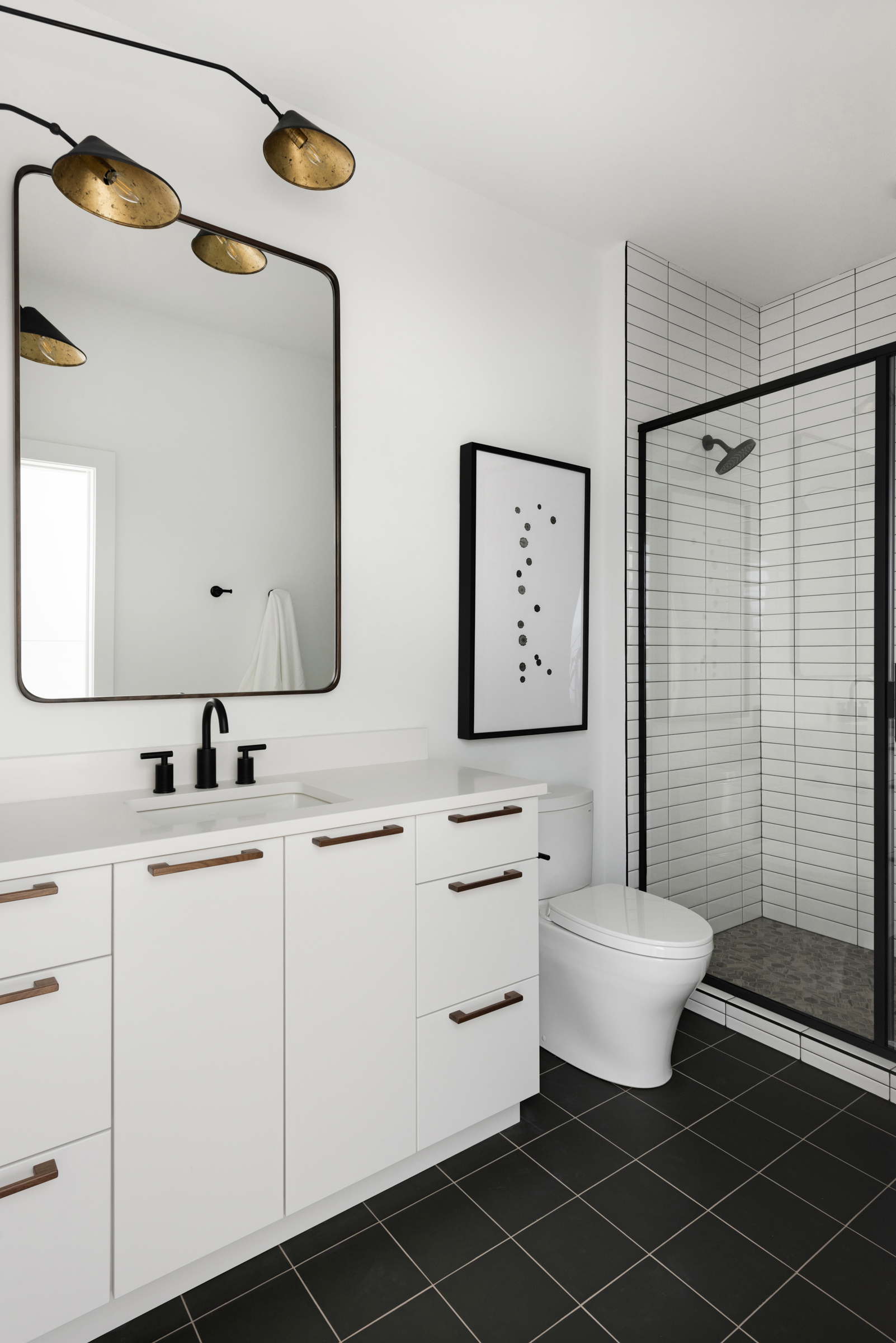 Black and white Minimalistic bathroom