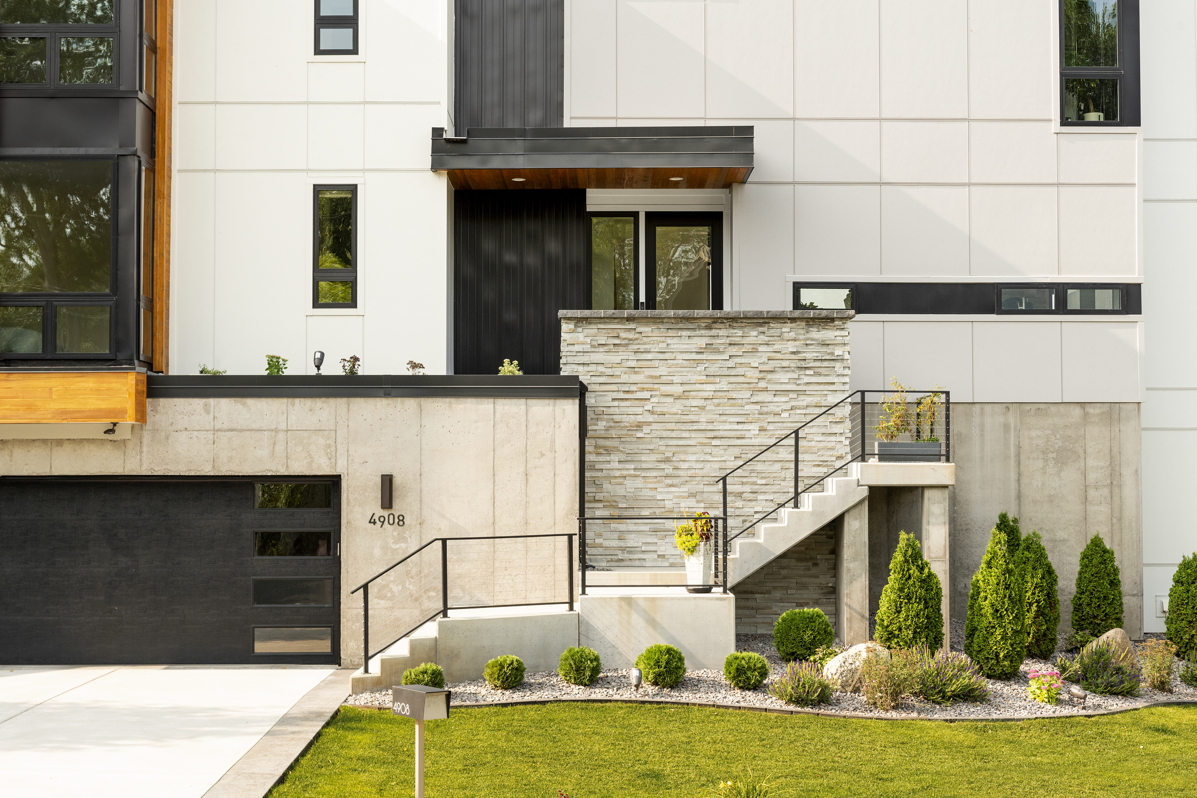 Three Points Blvd 008