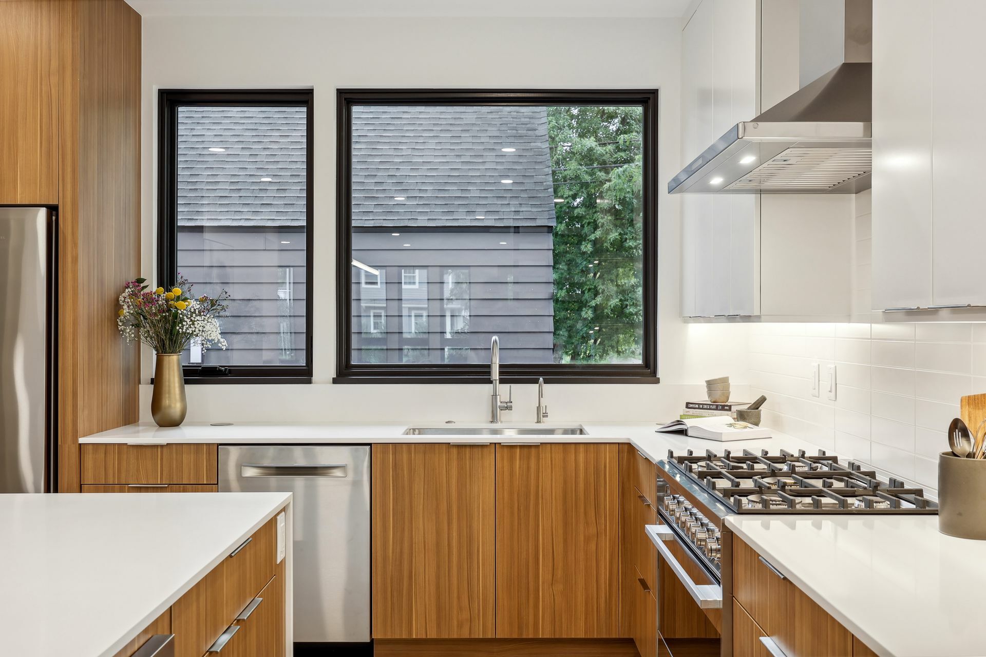 Modern and luxurious kitchen finishes