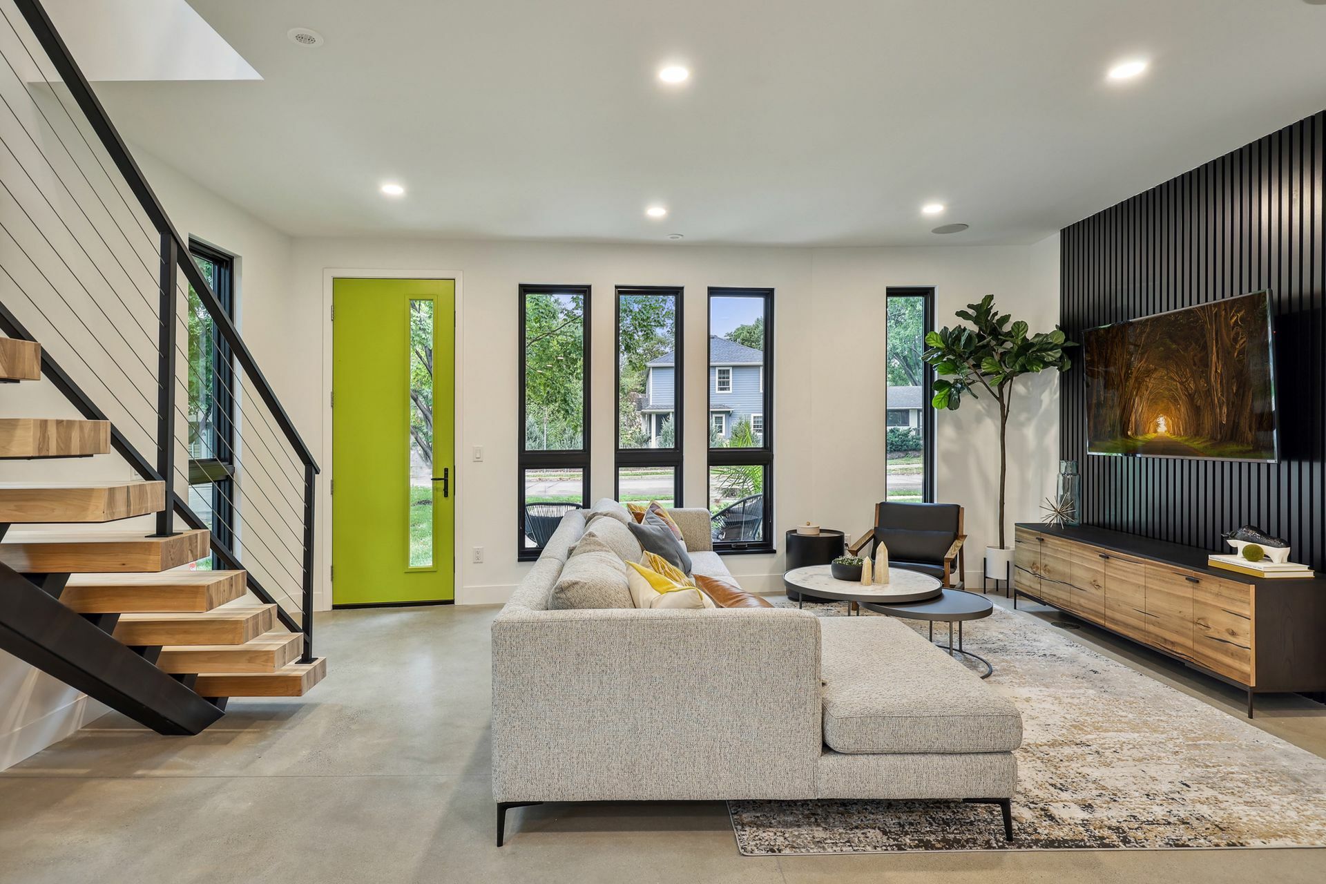 An exquisite main-level