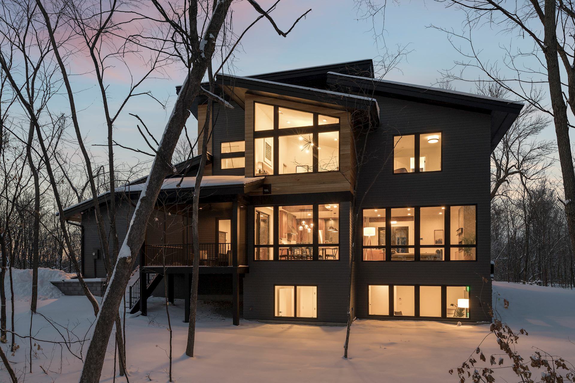 Modern Lakeshore Lodge Sustainable9