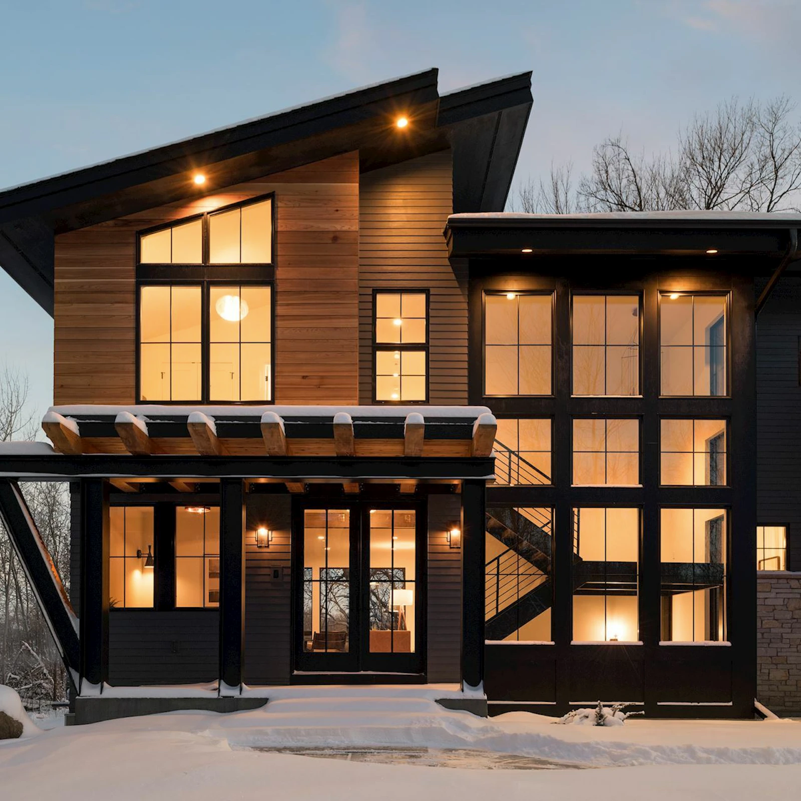 Modern Lakeshore Lodge Design