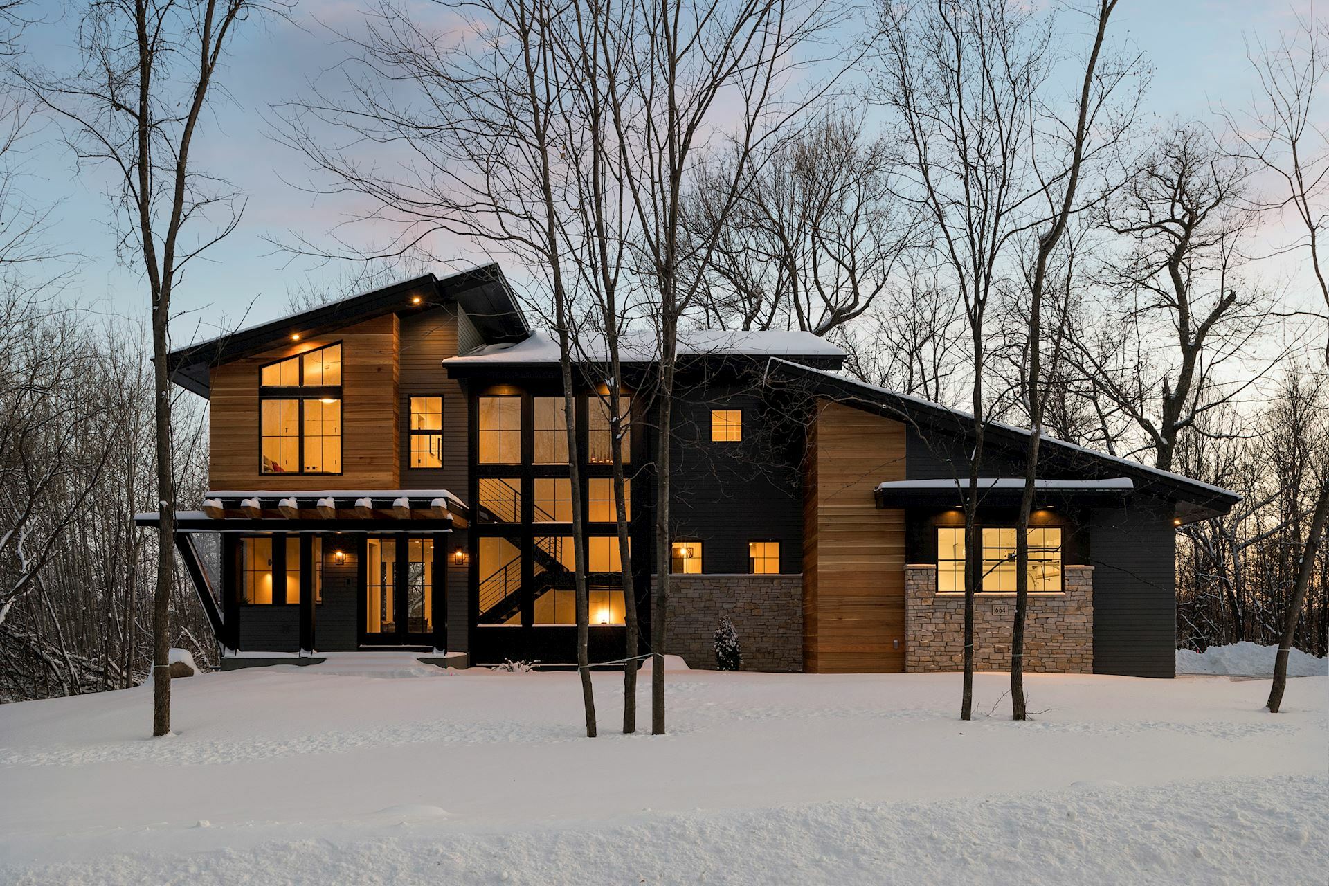 Modern Lakeshore Lodge at the Peninsula