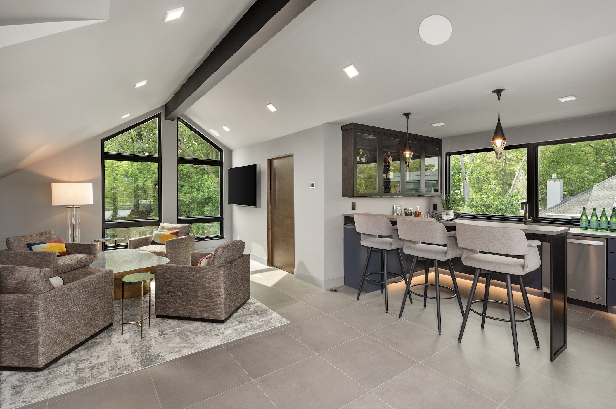 Third level with a full custom bar