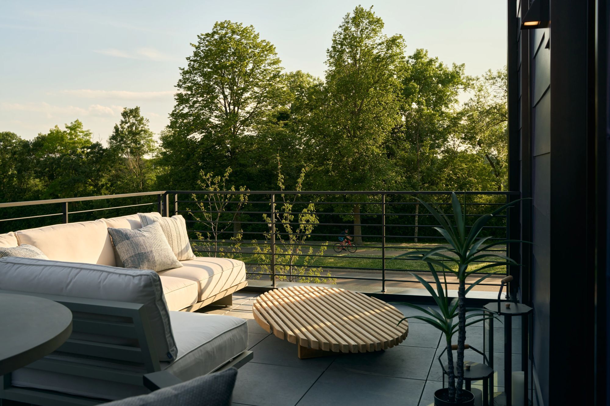 57 Unfold Ivey Round Three Photography Roofdeck Angle 1