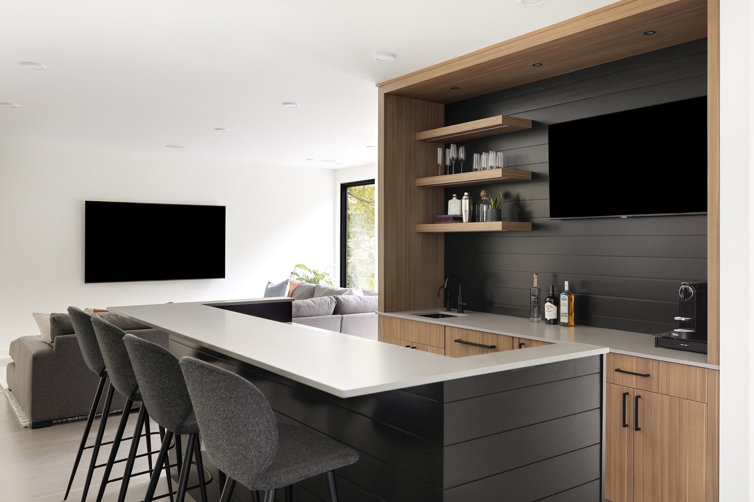 Modern and sleek wet bar