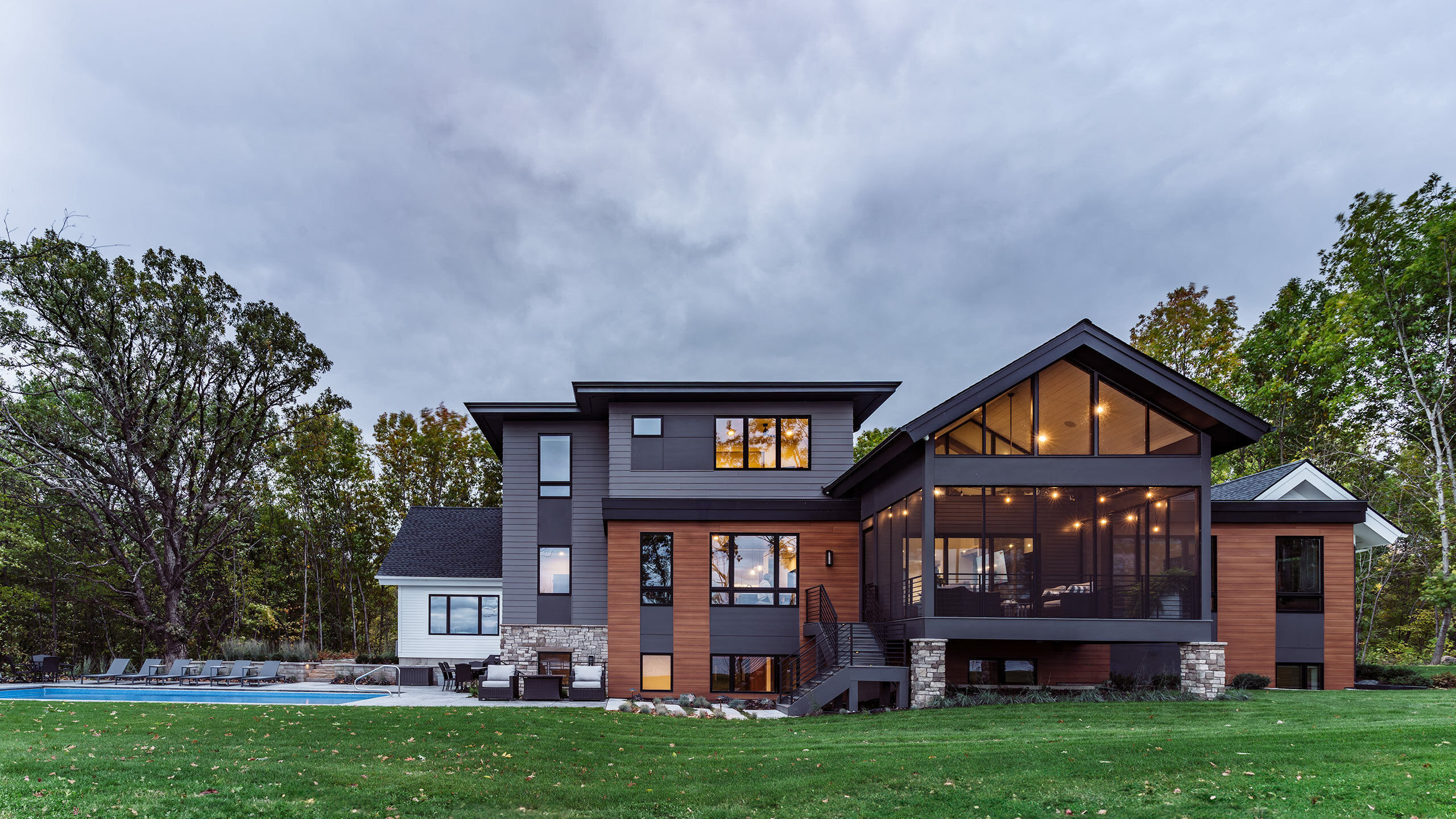 Nemitz Back Wide 16x9 DSC3823 Web