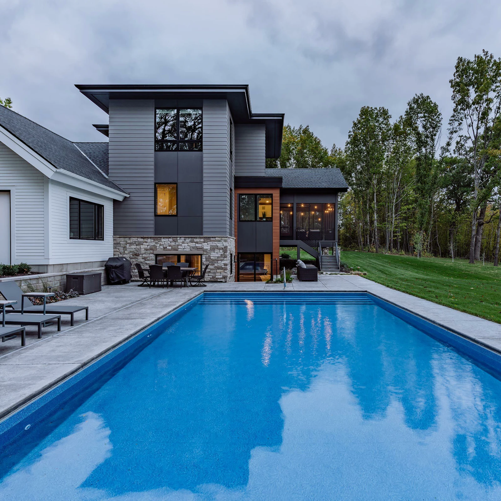 Nemitz Exterior Pool Focus 7x5 DSC3802 Web