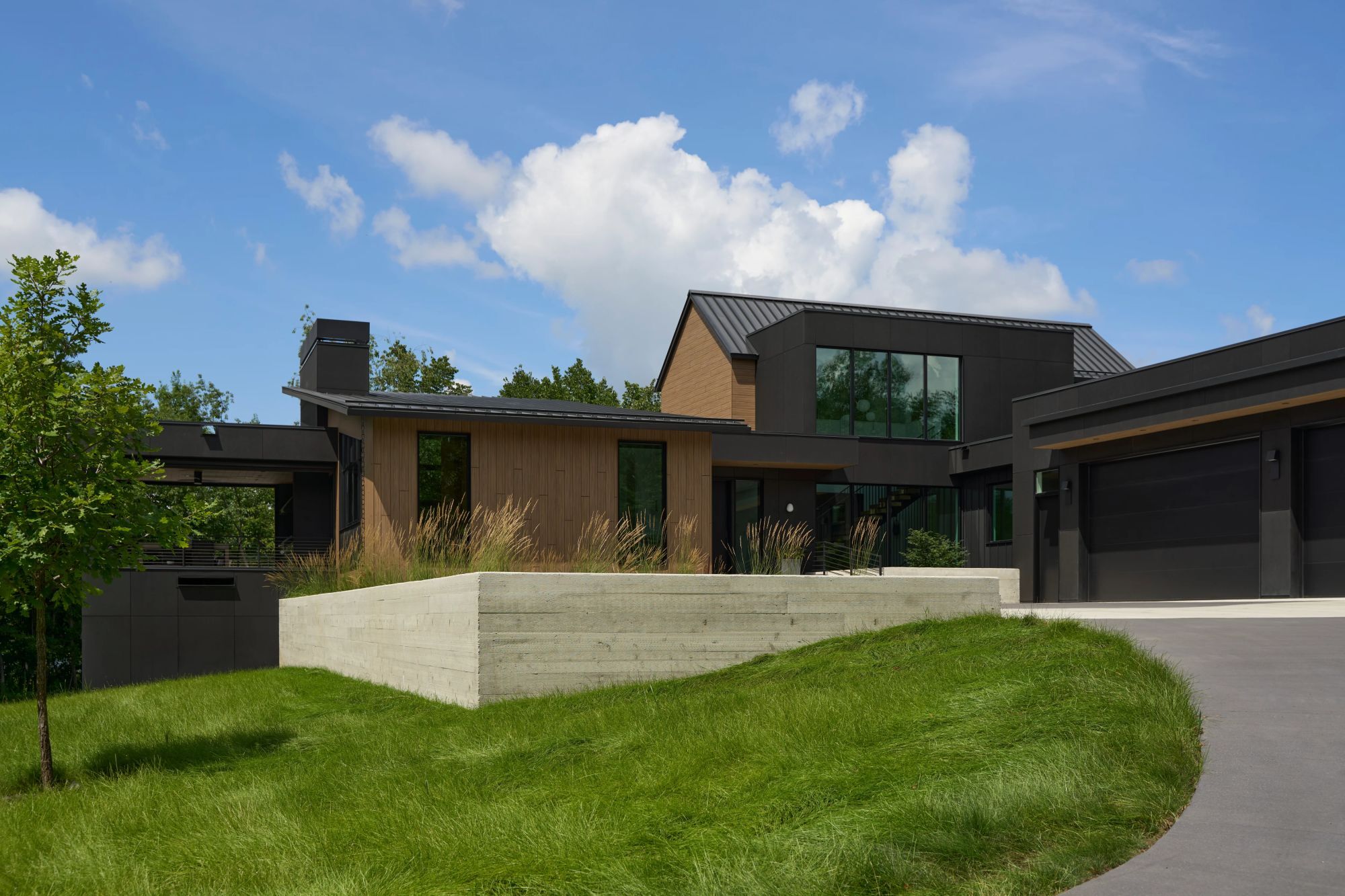 02 Unfold Saba Round Three Photography Exterior Front DSC1740 2x3