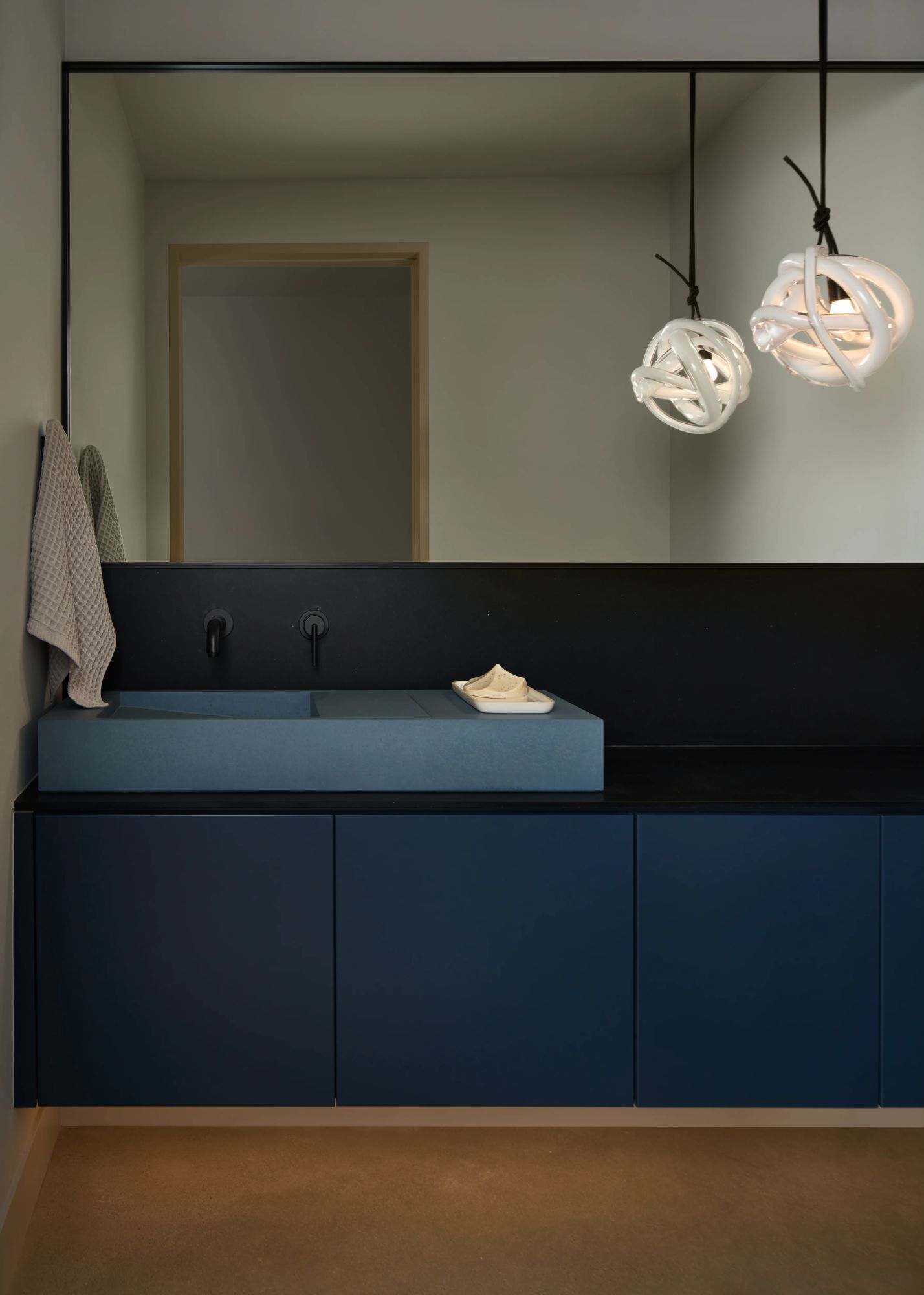 67 Unfold Saba Round Three Photography Bathroom Powder