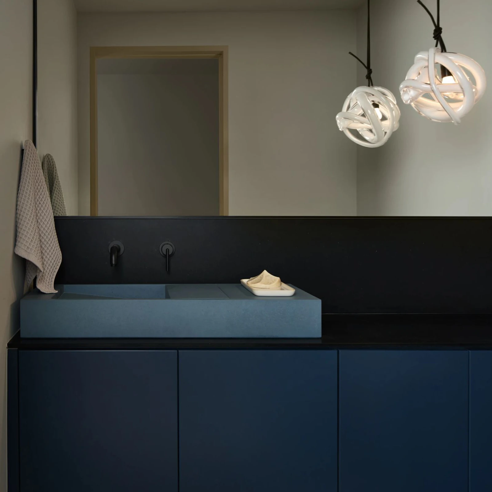 67 Unfold Saba Round Three Photography Bathroom Powder